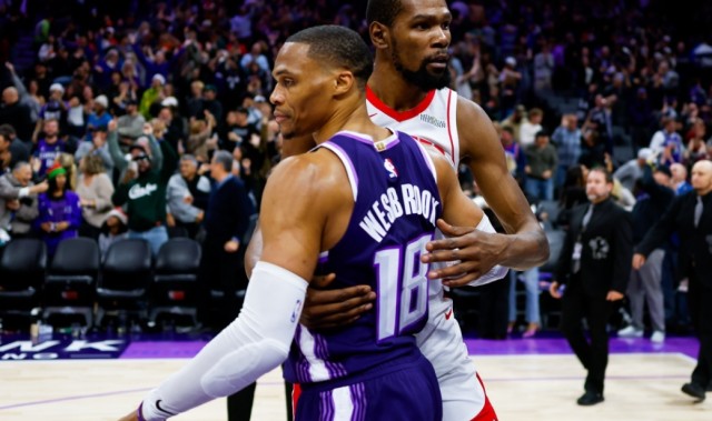 开云体育官网-场均19分9助，带队连续爆冷，球队摆烂但我不摆！你确实应该离开